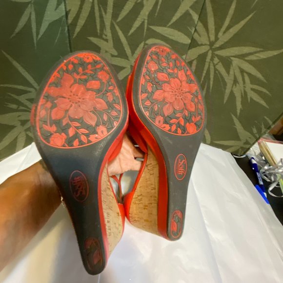 Sofft Red Peony Flower Leather Platform Wedge Sandals - Size 9 - Picture 10 of 11